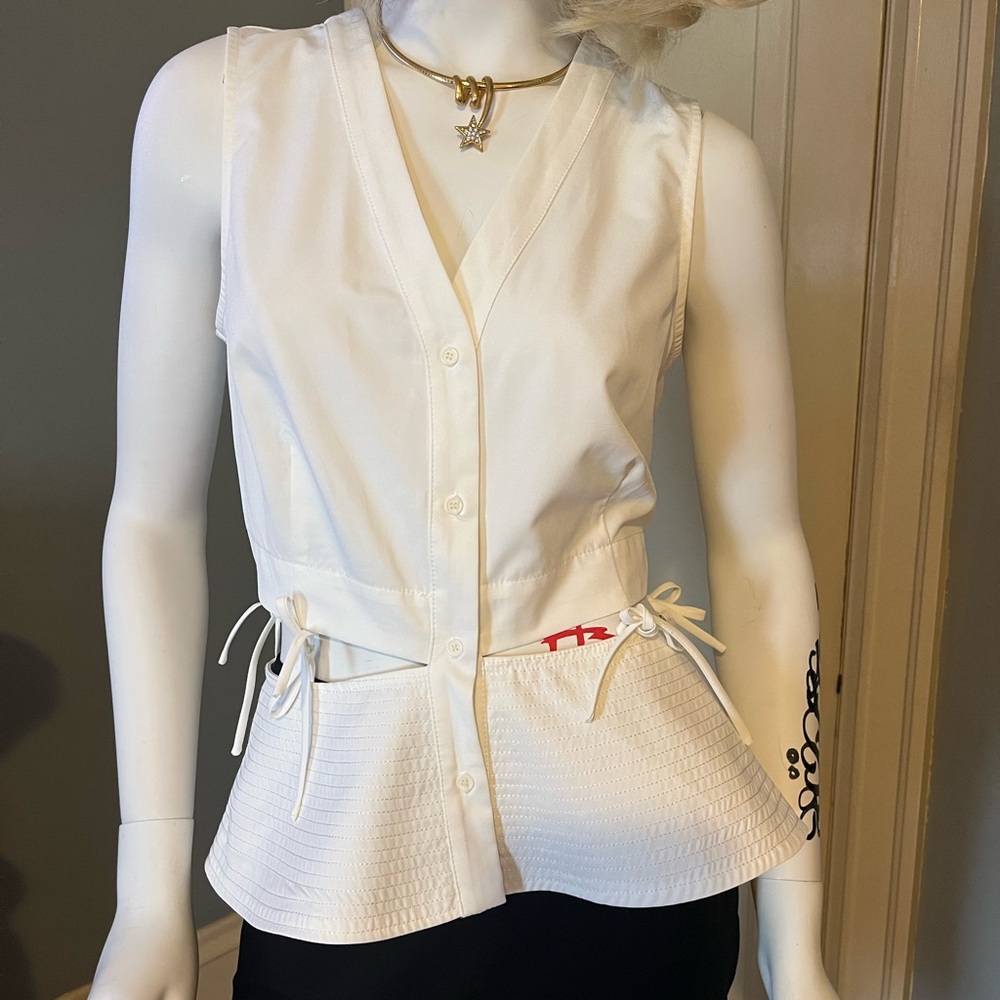 Super cute top with cut outs